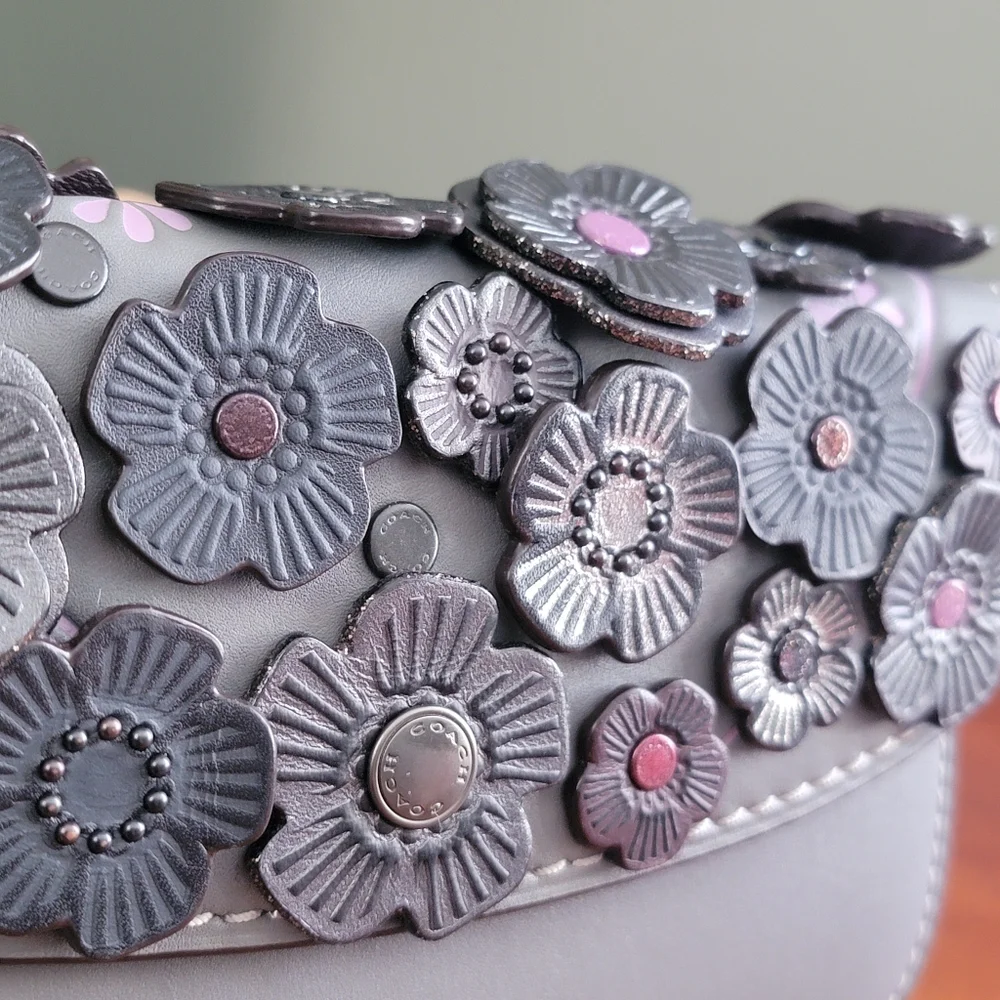 Coach 23536 1941 Tea Rose Applique Gray Leather Wristlet Clutch